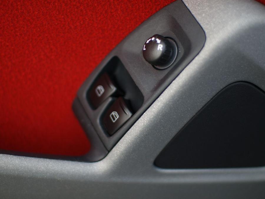Детали интерьера Smart ForTwo 2009 года  (фото 10 из 39)
